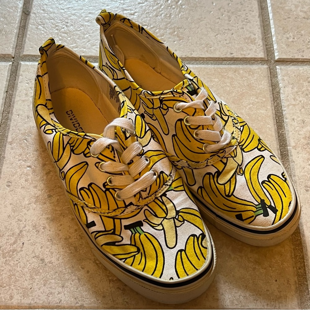 H&M banana shoes
